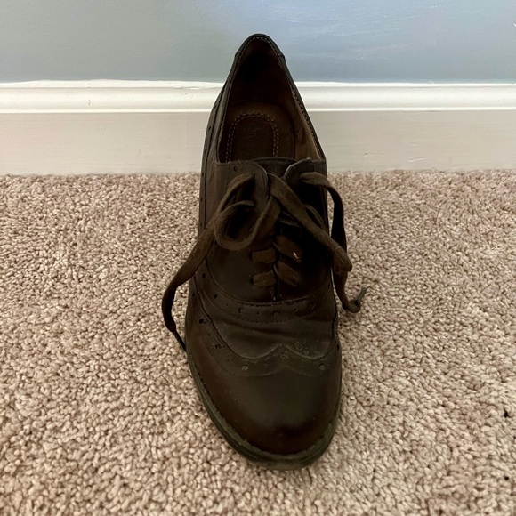 EUC Natural Soul Brown Oxford Heels (7.5) - Picture 3 of 3